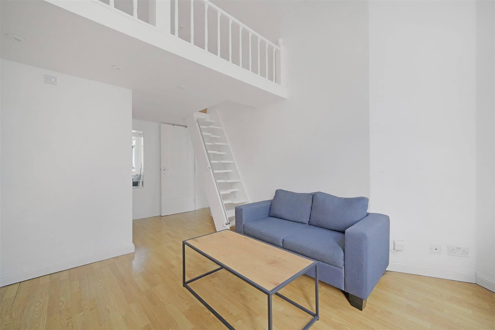 Flat Castletown Road in Greater London