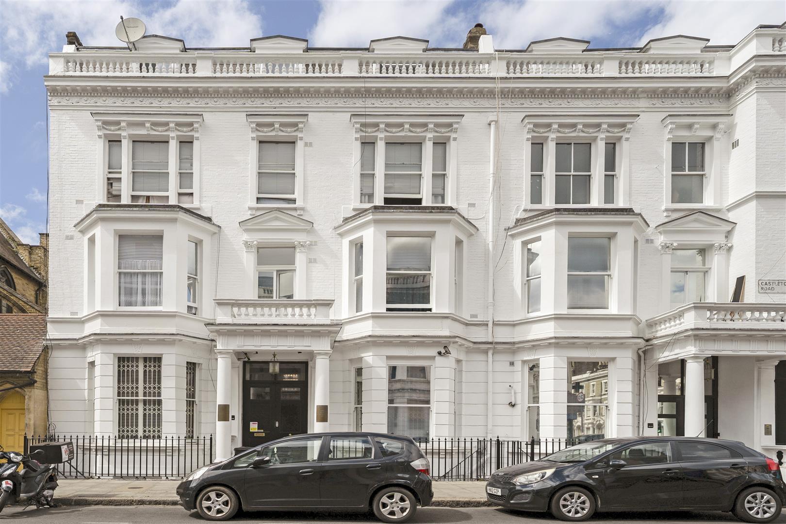 Flat Castletown Road in Greater London
