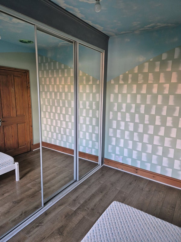 Room Tennyson Road in Greater London