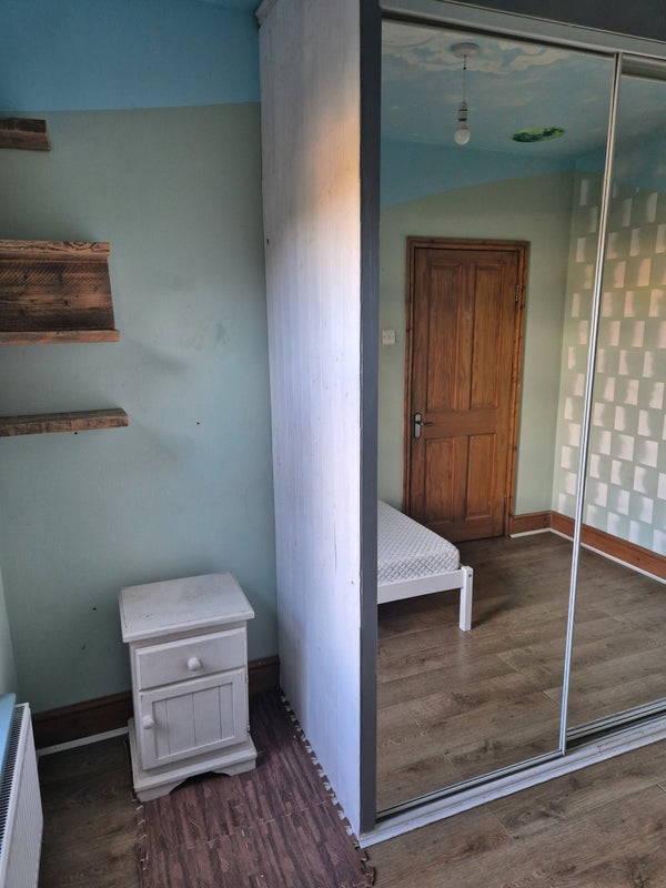 Room Tennyson Road in Greater London