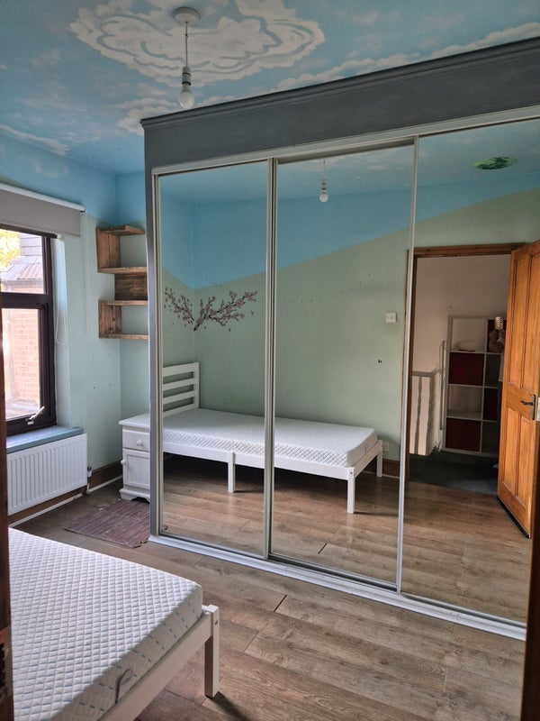 Room Tennyson Road in Greater London
