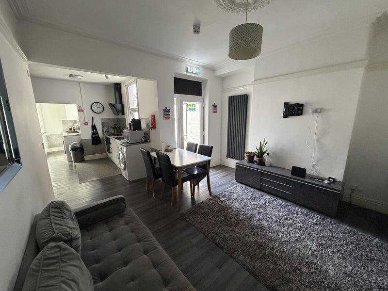 Room Fairfield Road in Chesterfield