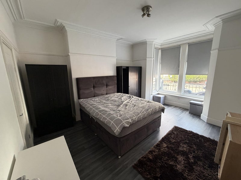 Room Fairfield Road in Chesterfield