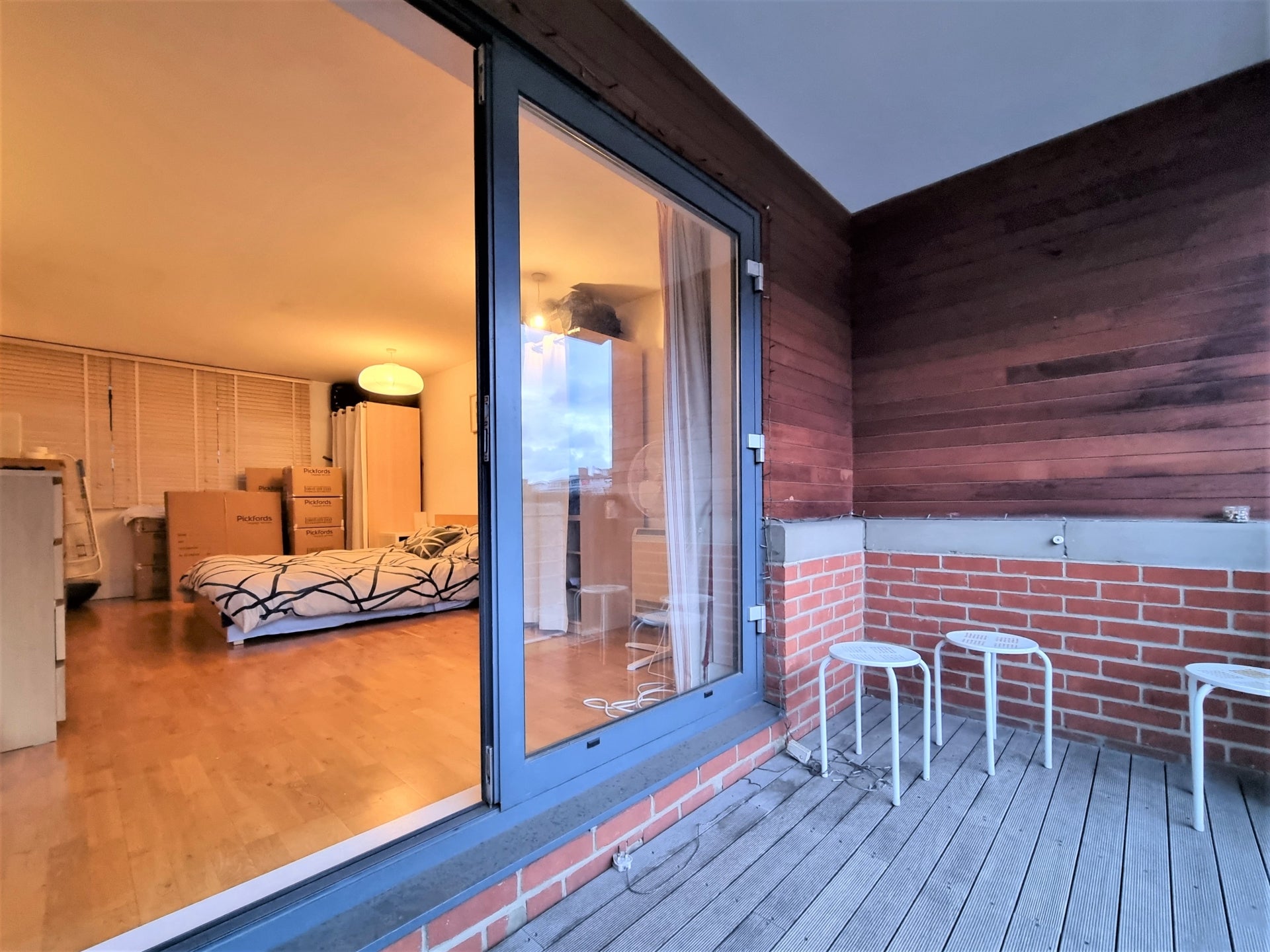 Flat Kingsland Road in Greater London