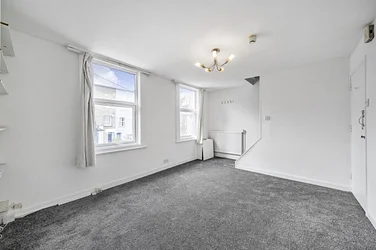 Flat Howard Road in Greater London