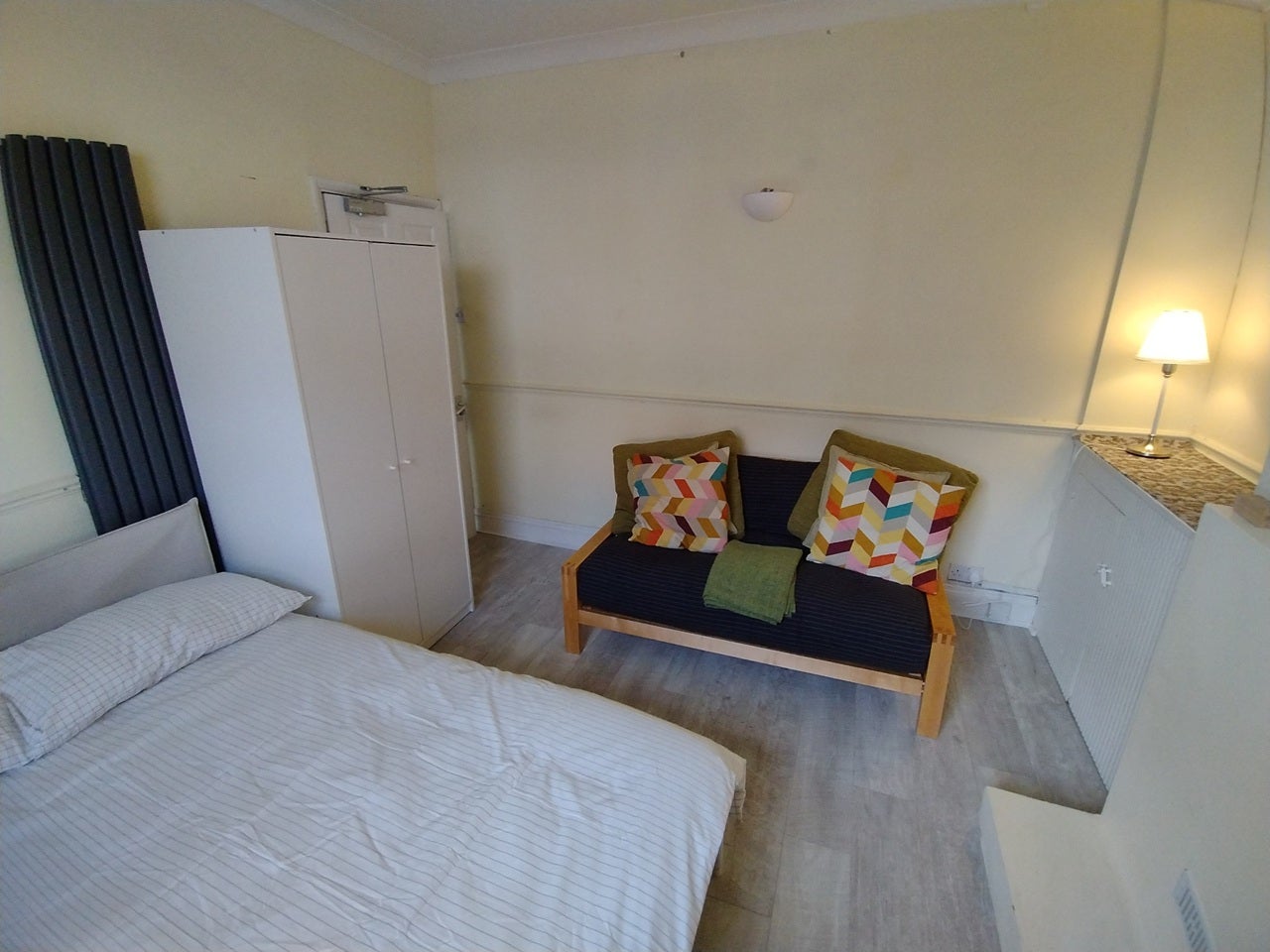 Room High Street in Dartford