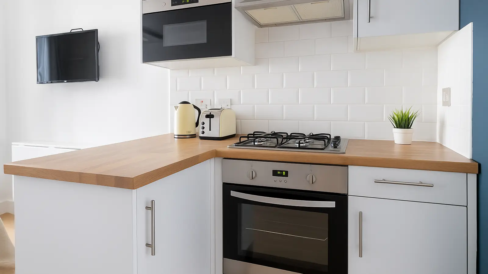 Flat Greyhound Road in Greater London