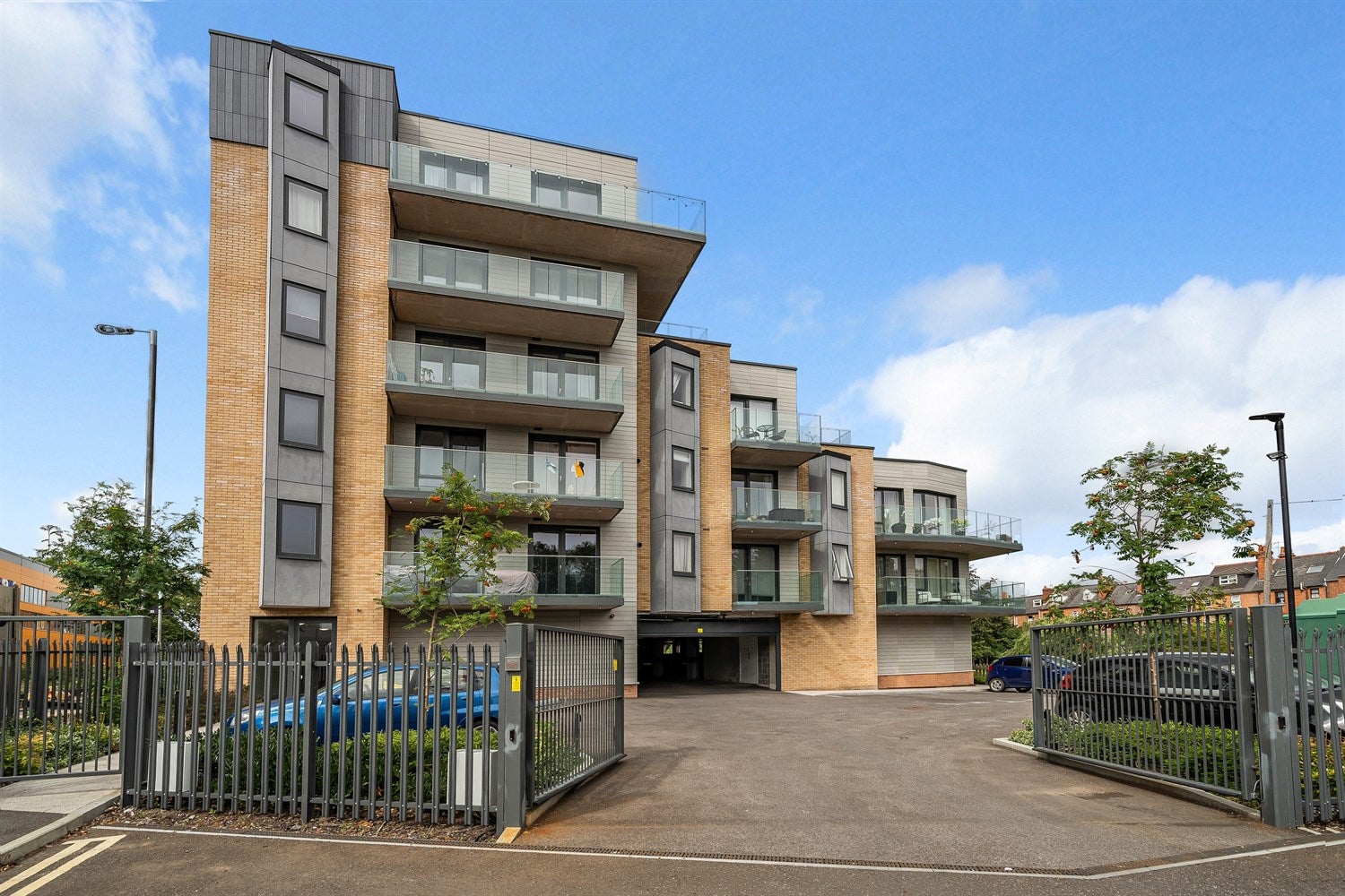 Flat Elgar Road in Reading