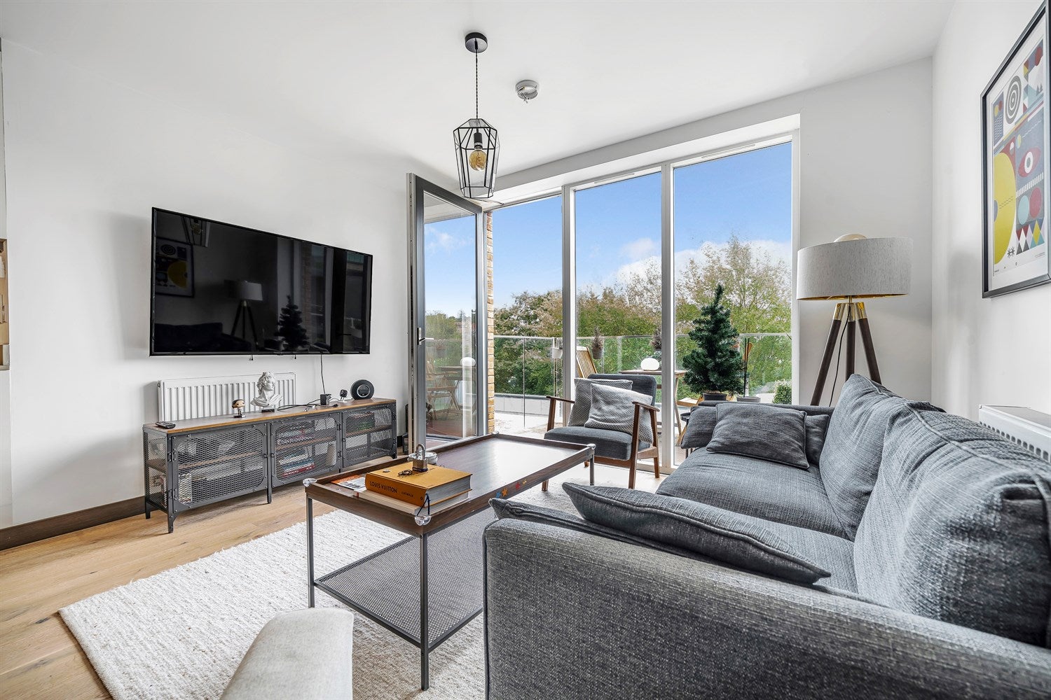 Flat Elgar Road in Reading