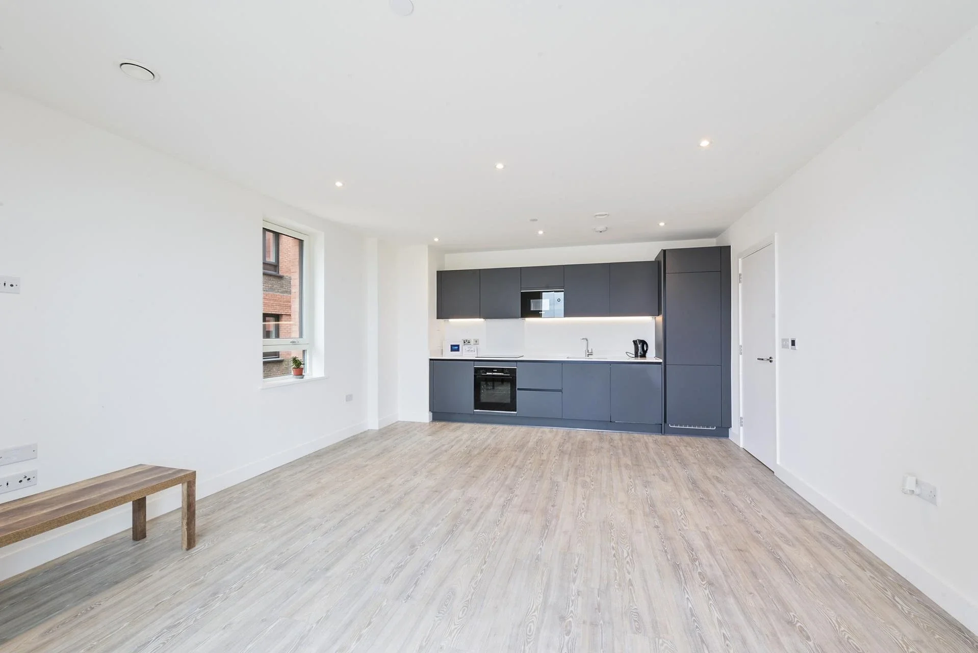 Flat Chequers Lane in Greater London