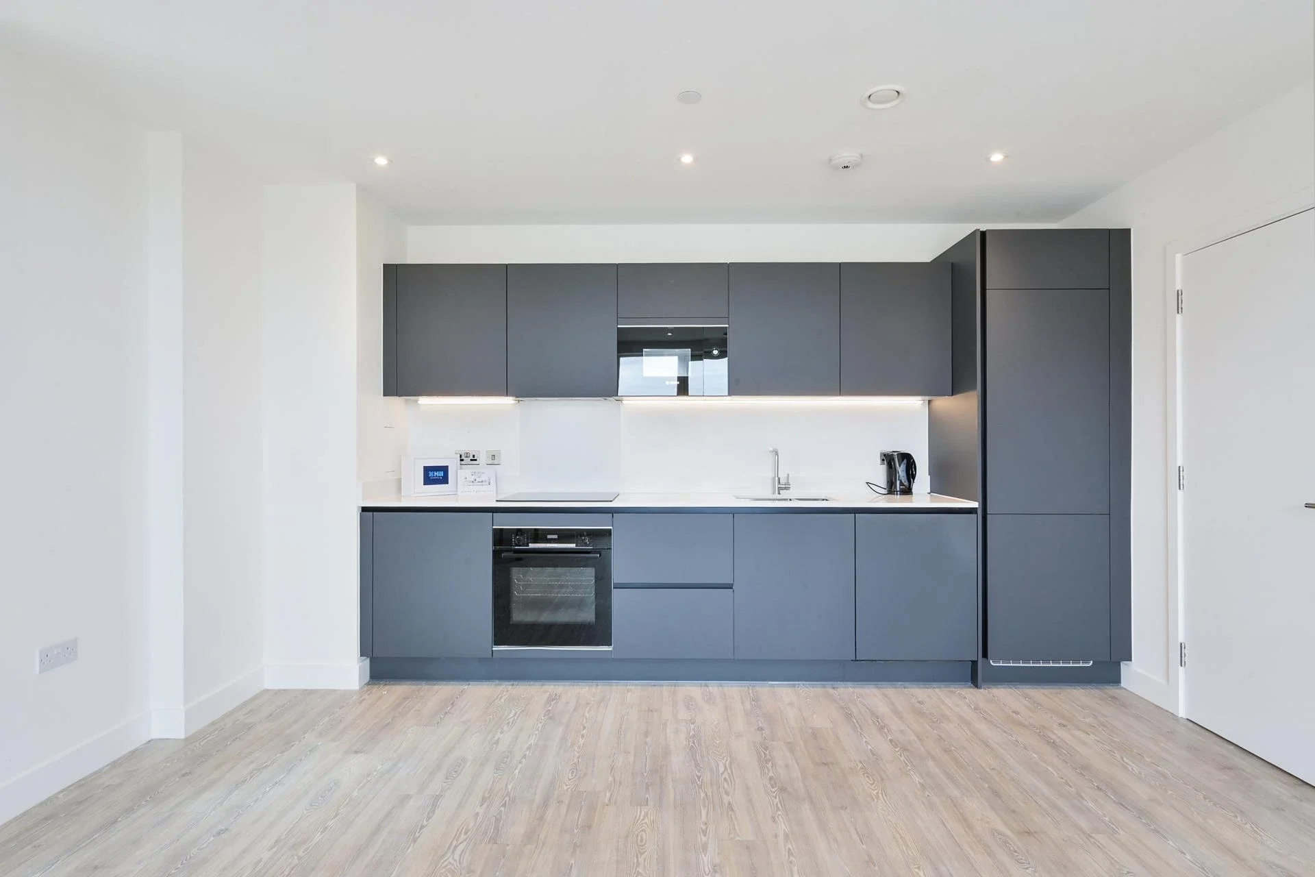Flat Chequers Lane in Greater London