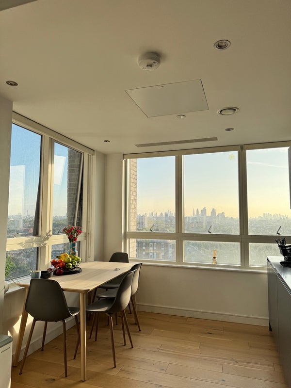 Room Grant Road in Greater London