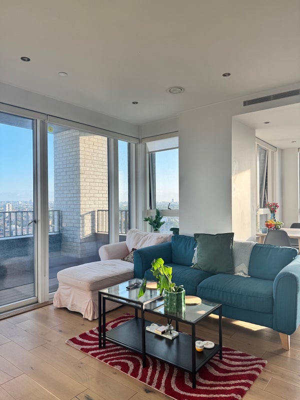 Room Grant Road in Greater London