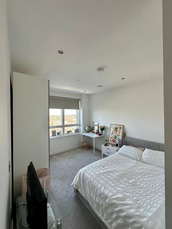 Room Grant Road in Greater London