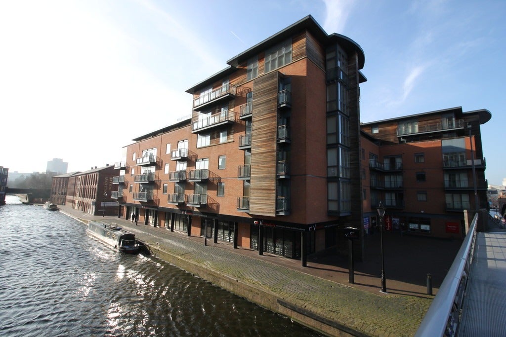 Flat Waterfront Walk in Birmingham