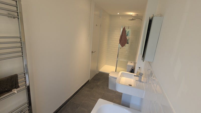 Room Comberton Road in Greater London