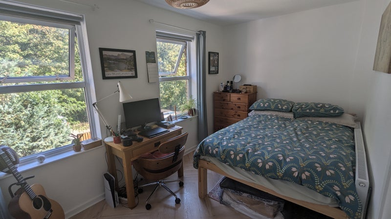 Room Comberton Road in Greater London