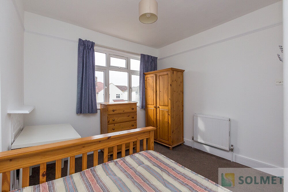 Room Dewsbury Road in Greater London
