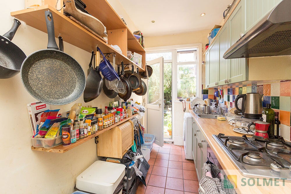 Room Dewsbury Road in Greater London