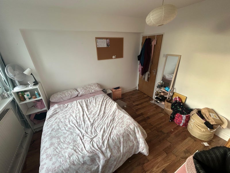 Room Cropley Street in Greater London