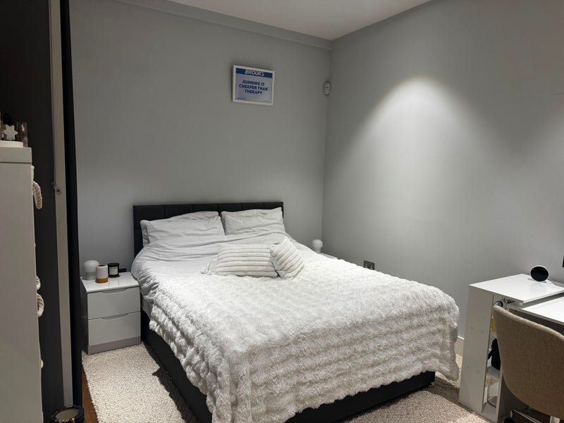 Room Radnor Mews in City of Westminster
