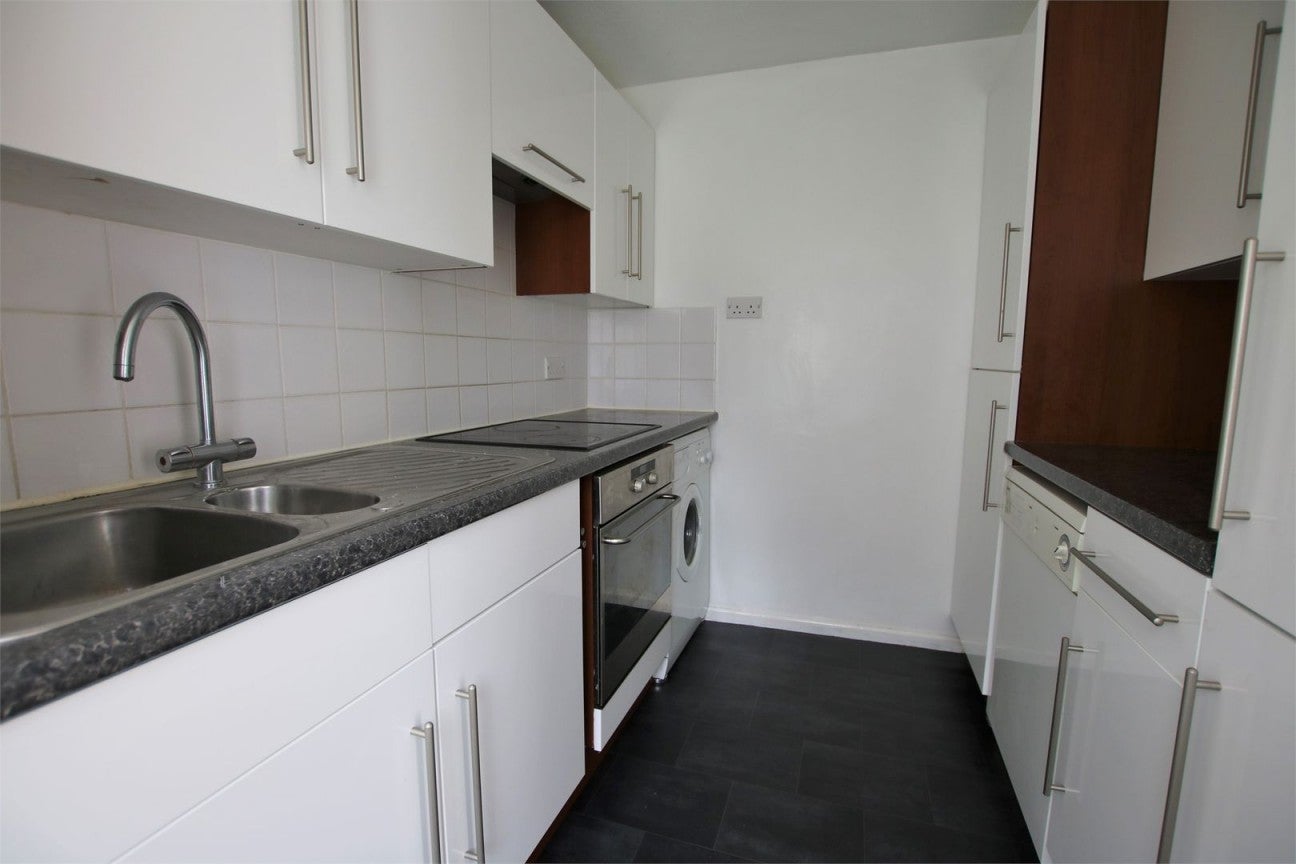 Flat Elms Road in Wokingham