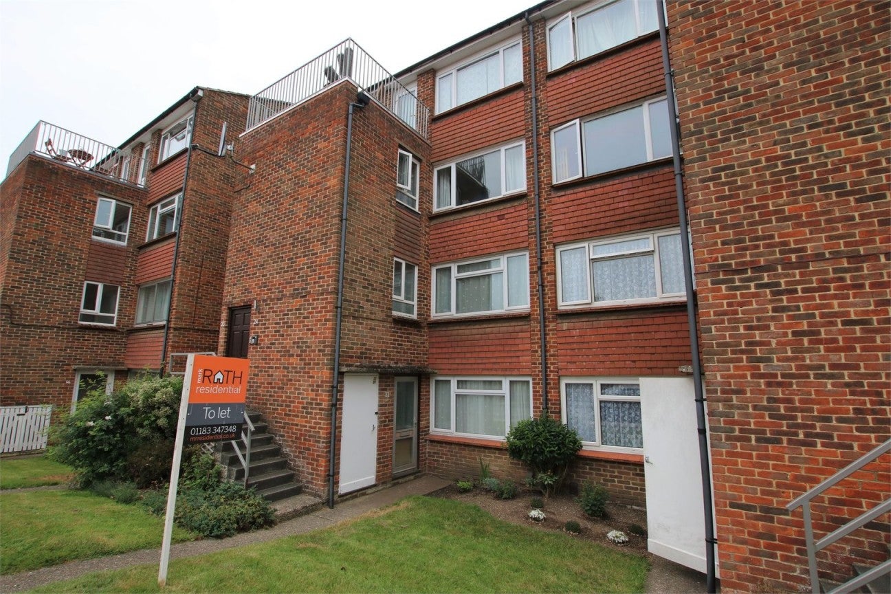Flat Elms Road in Wokingham