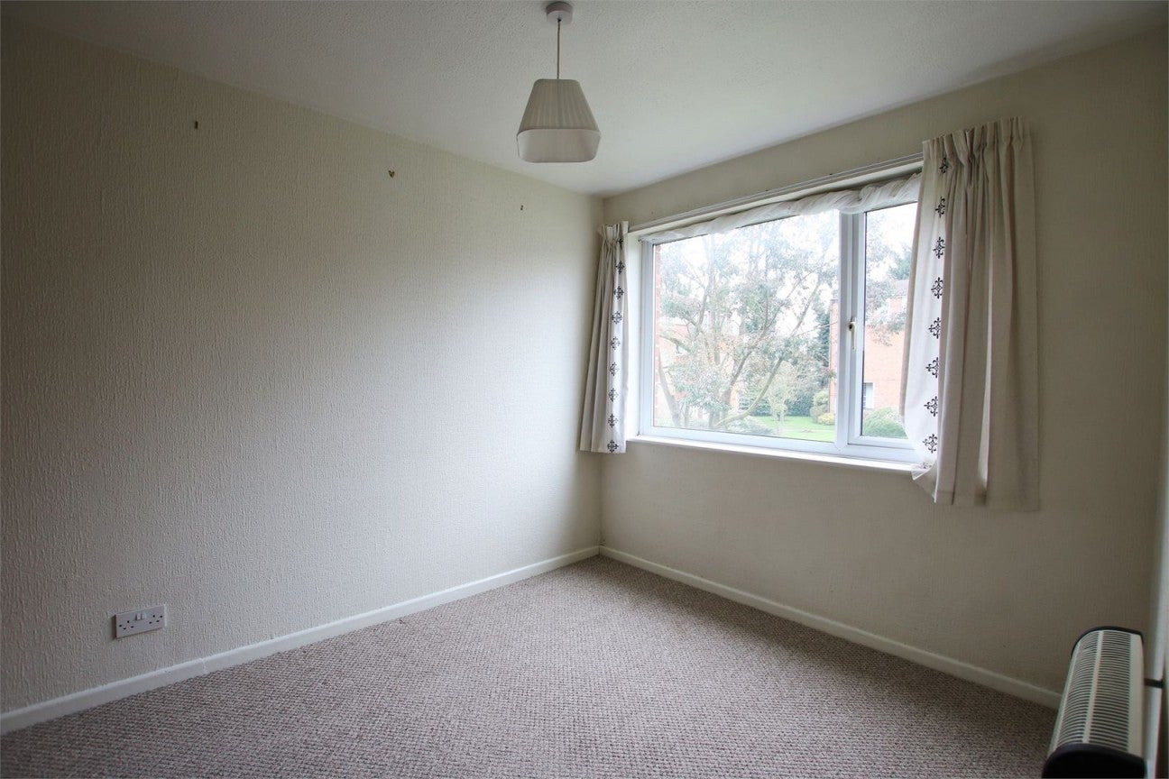 Flat Elms Road in Wokingham