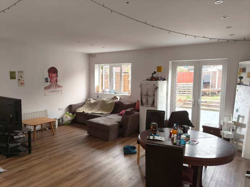 Room Merriman Road in Greater London
