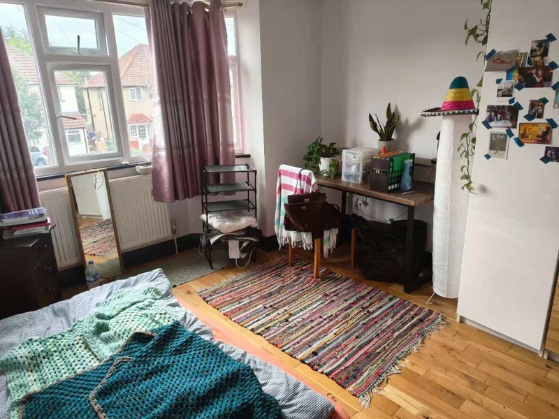 Room Merriman Road in Greater London
