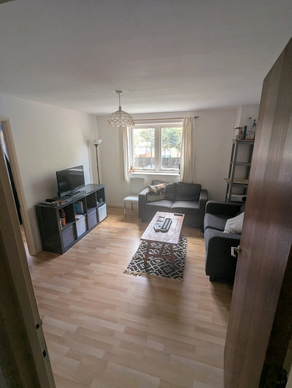Flat Russia Lane in Greater London