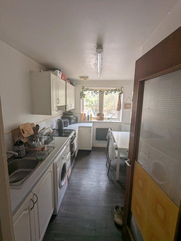 Flat Russia Lane in Greater London