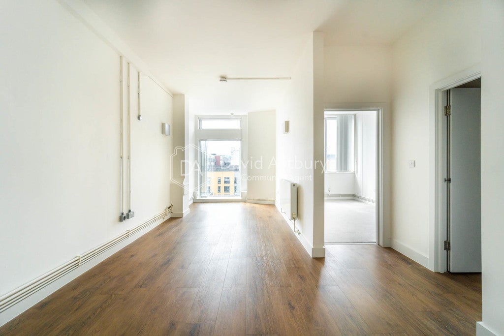 Flat Kingsland Road in Greater London
