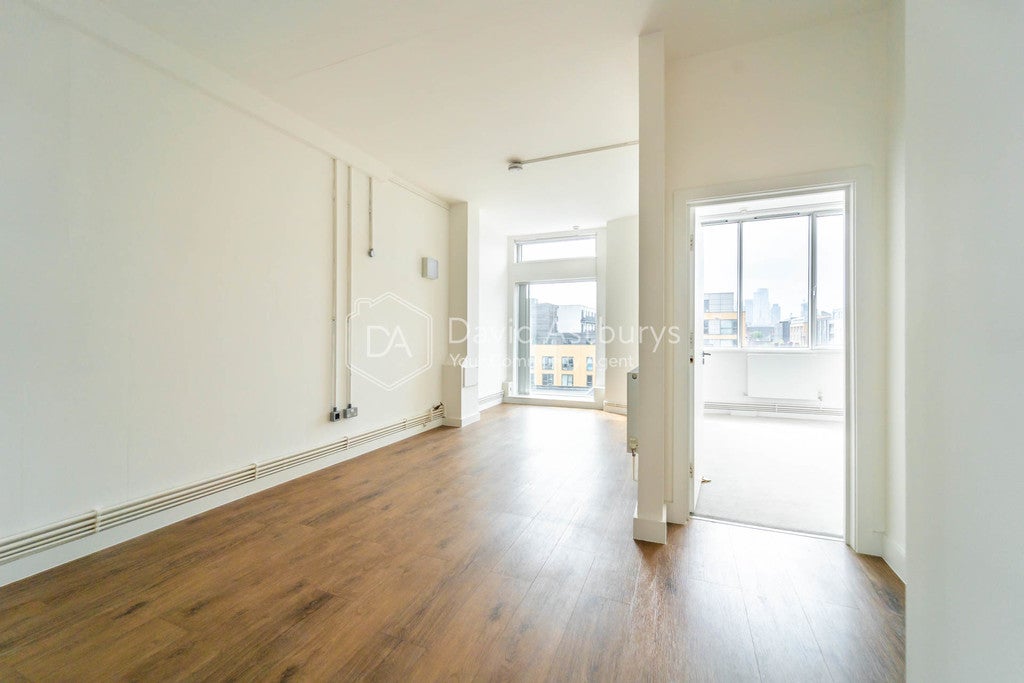 Flat Kingsland Road in Greater London