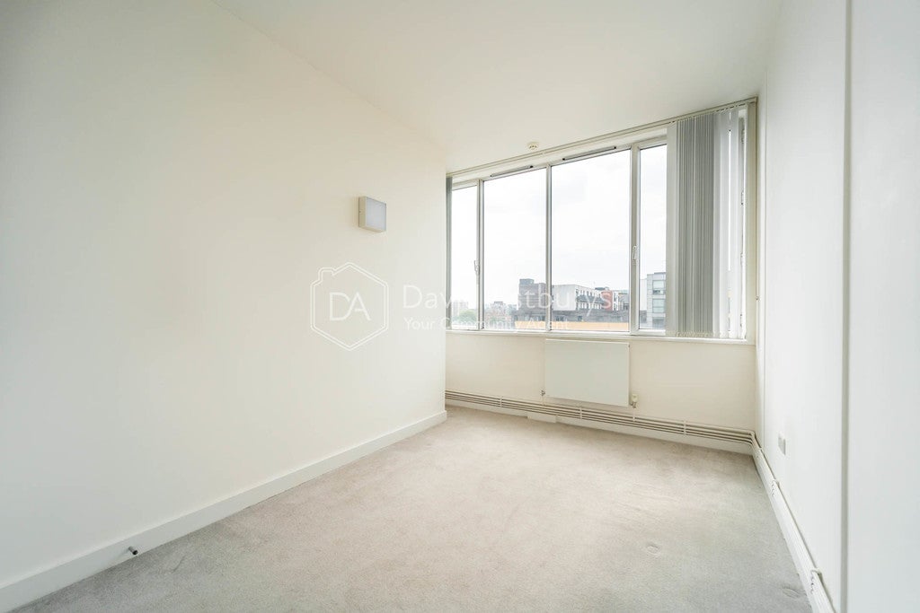 Flat Kingsland Road in Greater London