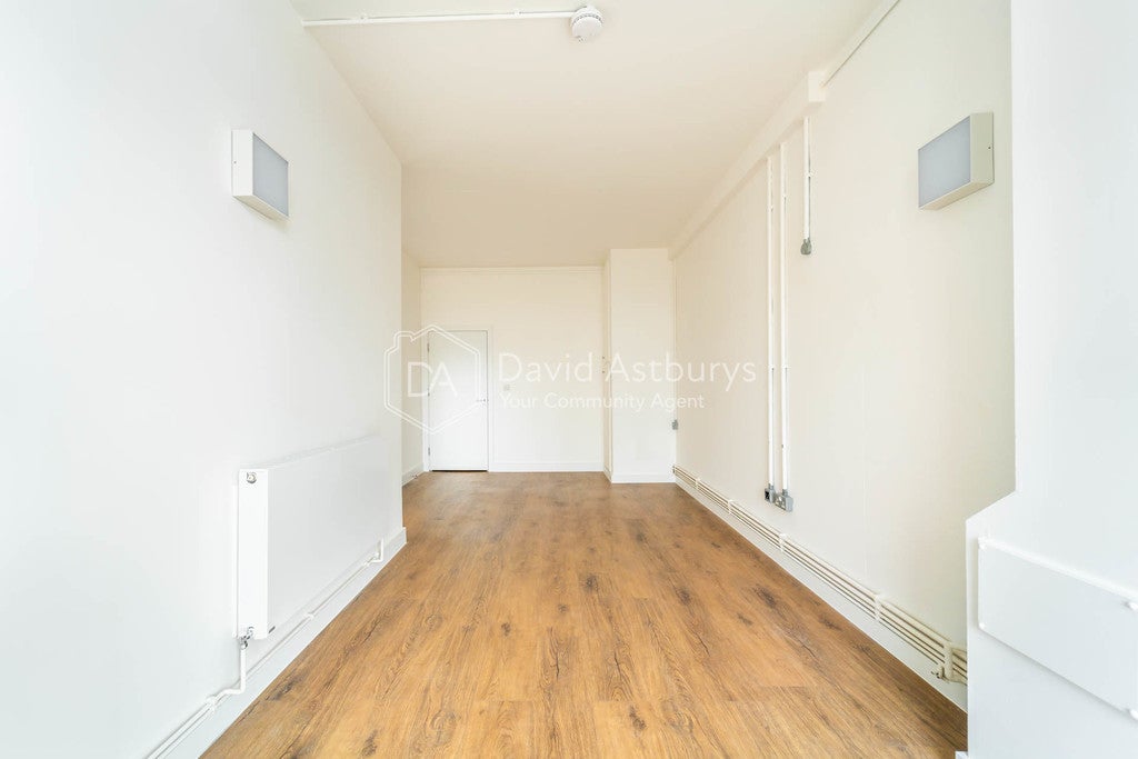 Flat Kingsland Road in Greater London