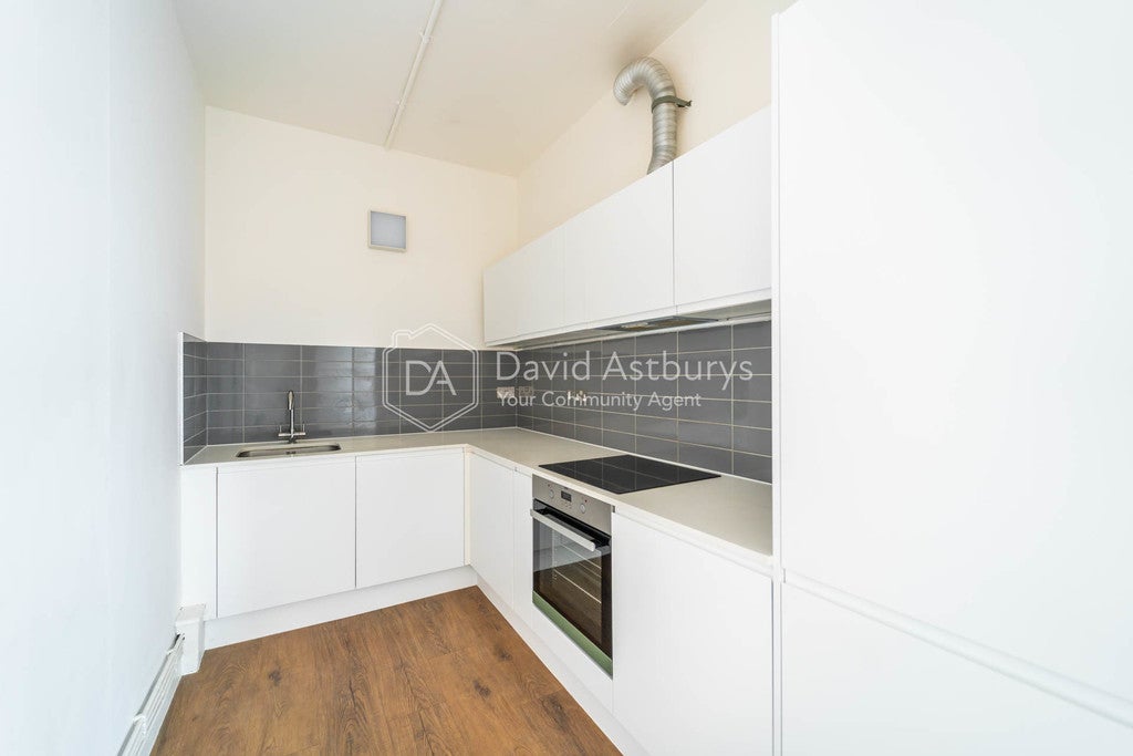 Flat Kingsland Road in Greater London