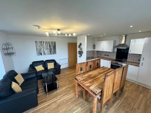 Room Pomona Strand in Trafford