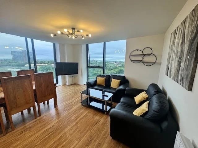 Room Pomona Strand in Trafford