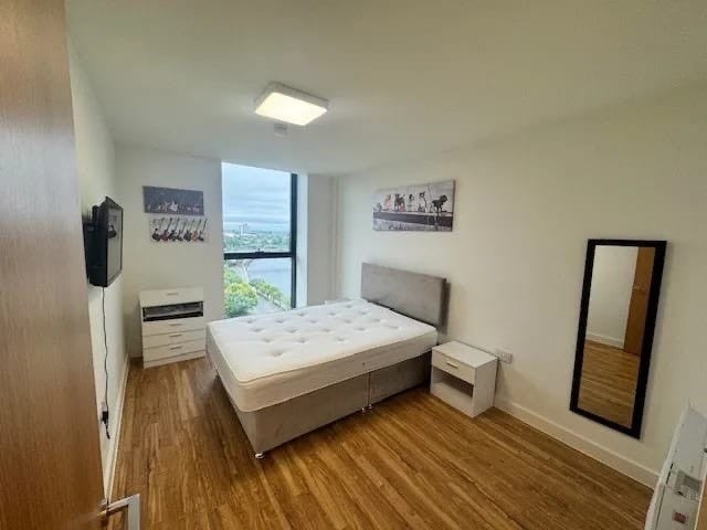 Room Pomona Strand in Trafford