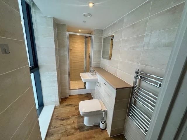 Room Pomona Strand in Trafford