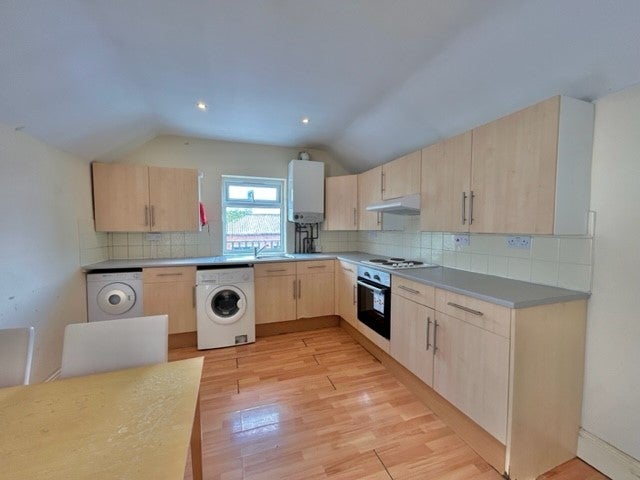 Flat Woodville Road in Cardiff