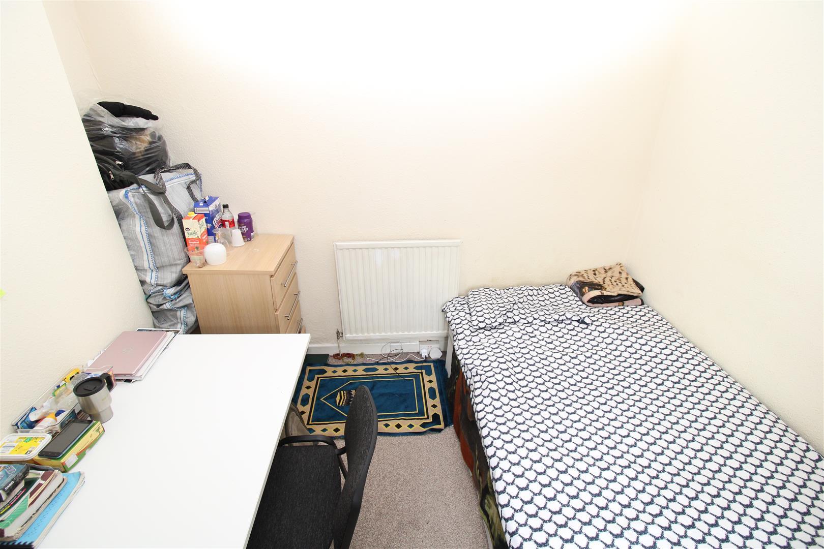 Flat A4058 in Pontypridd