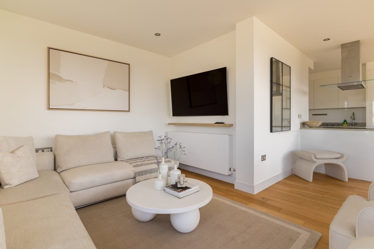 Flat Elgin Avenue in City of Westminster