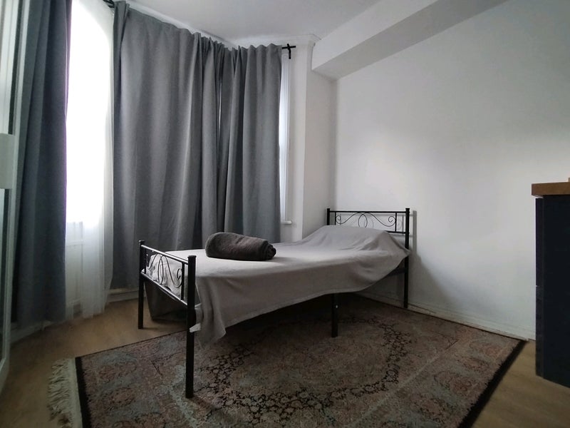 Flat Harrison's Rise in Greater London