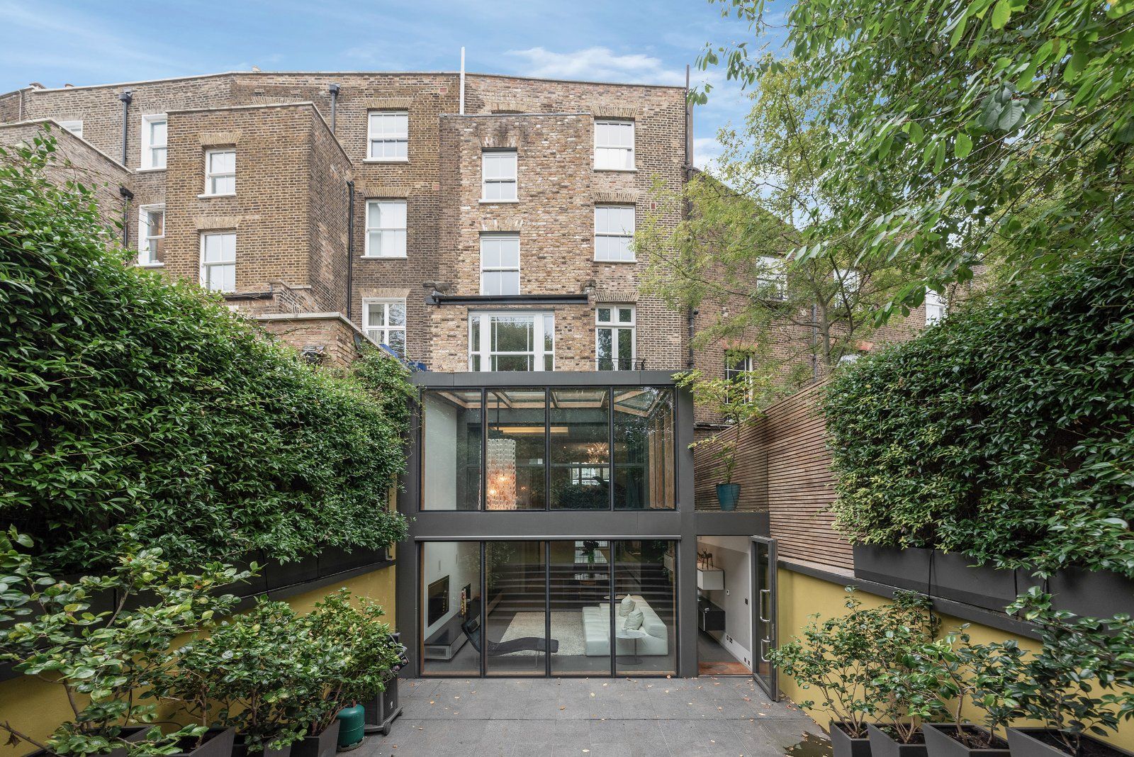House Horbury Crescent in Greater London