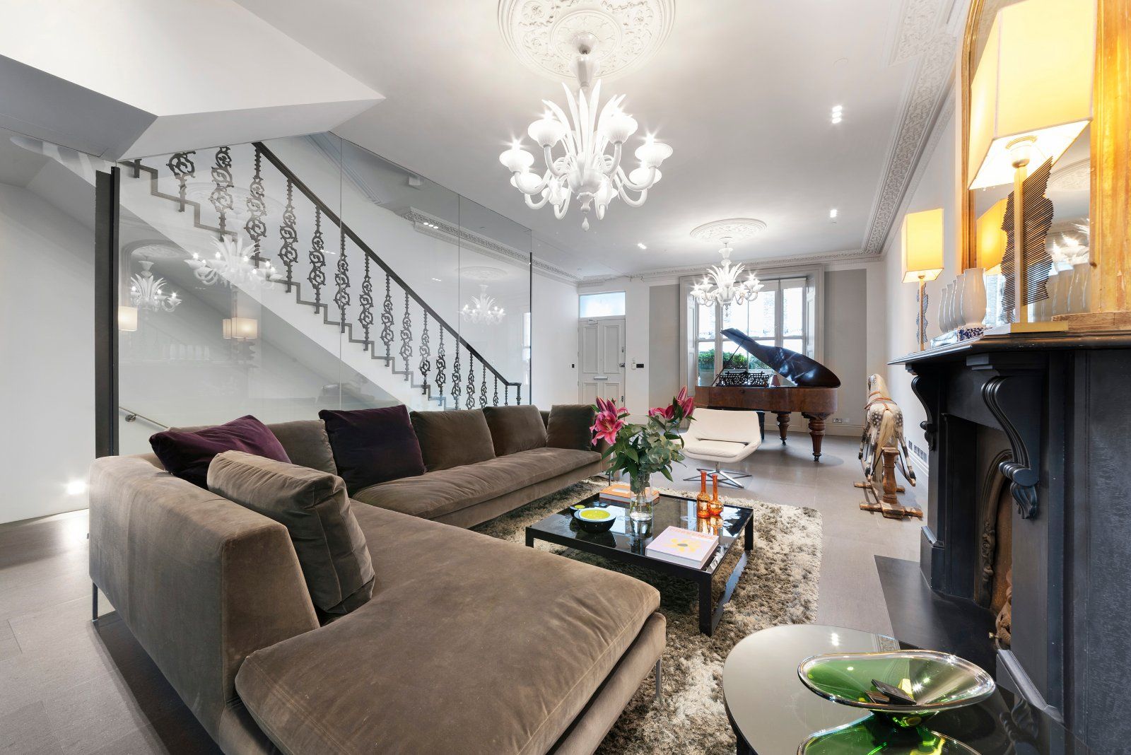 House Horbury Crescent in Greater London