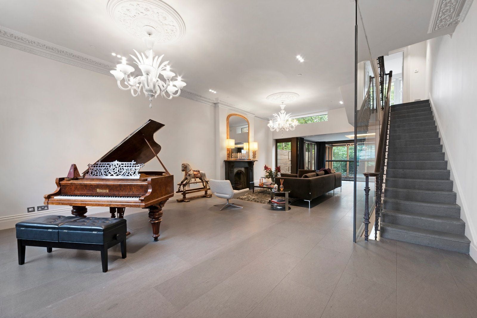 House Horbury Crescent in Greater London
