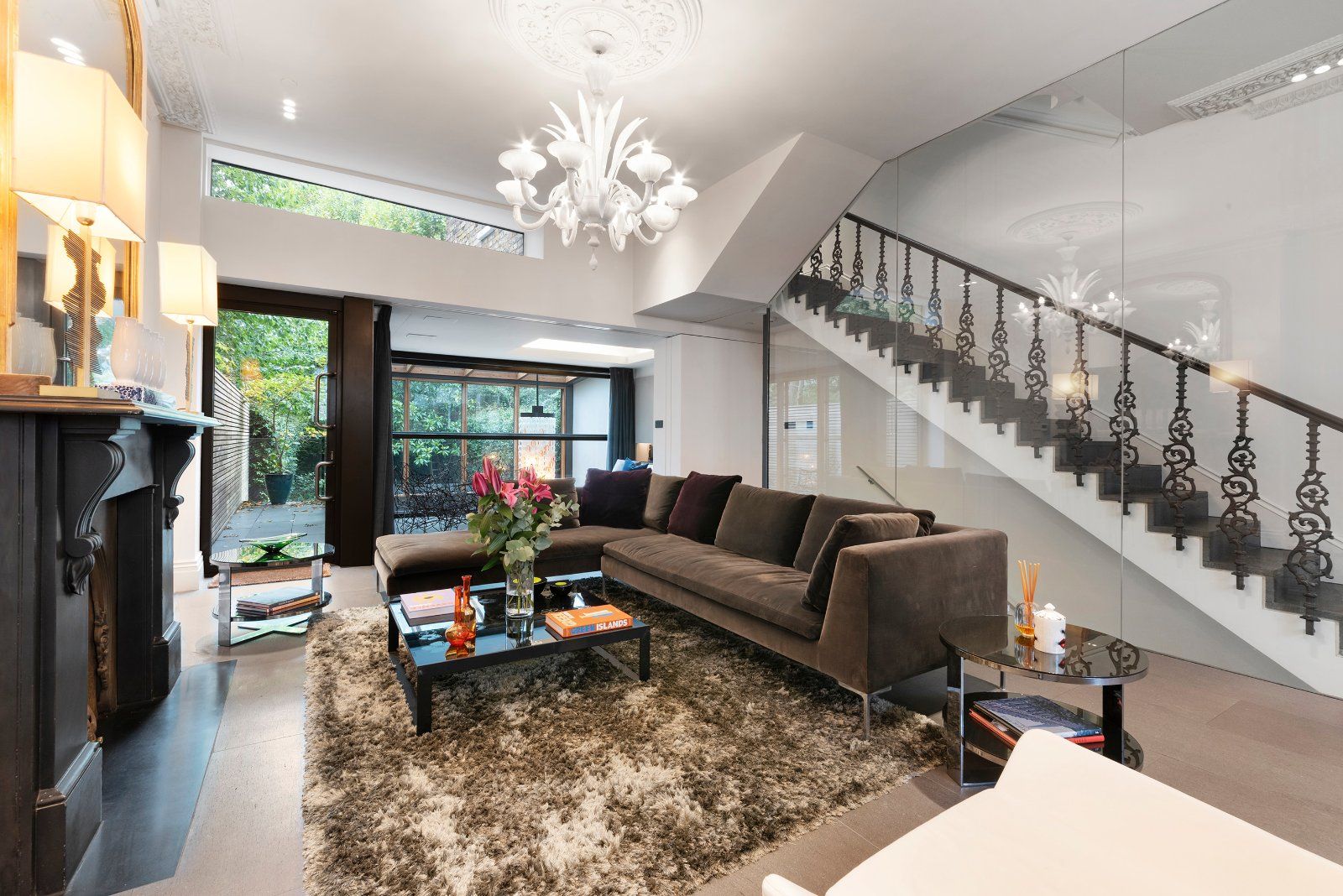 House Horbury Crescent in Greater London