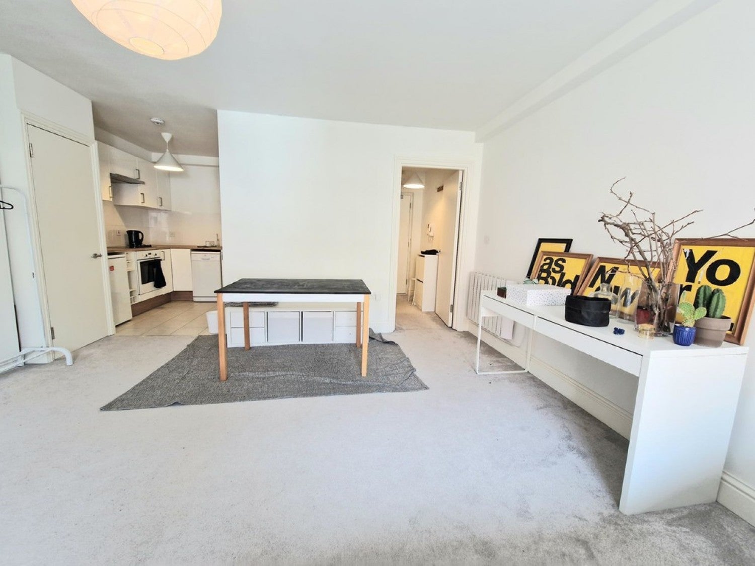 Flat Crowndale Road in Greater London